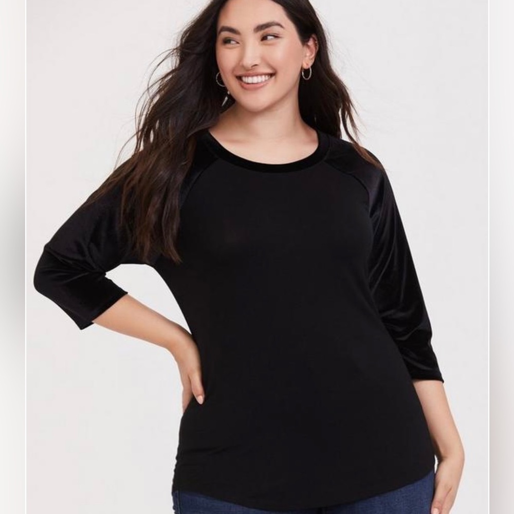 Torrid Super soft black velvet sleeve tunic top size 00